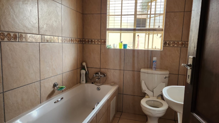 3 Bedroom Property for Sale in Hexrivier Lifestyle Estate North West